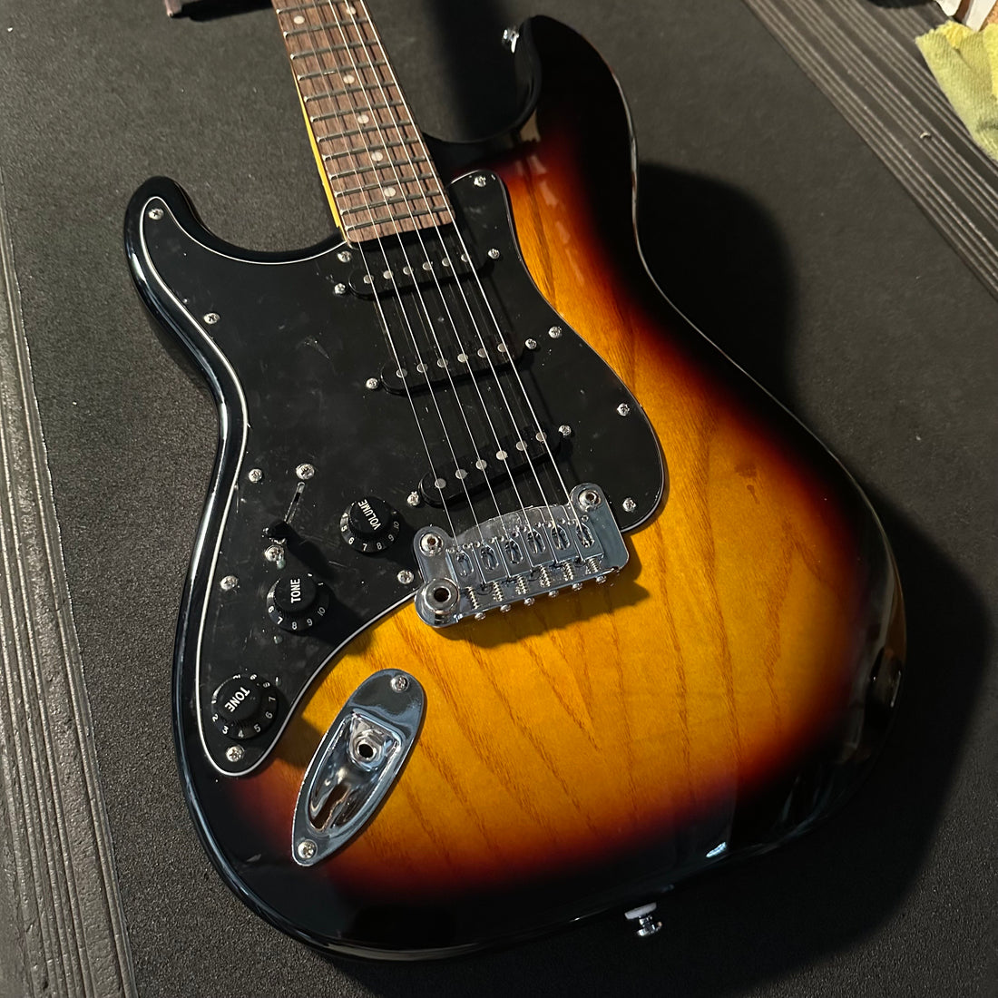 B-Stock Instruments - Tribute Legacy Lefty - 3-Tone Sunburst - RW