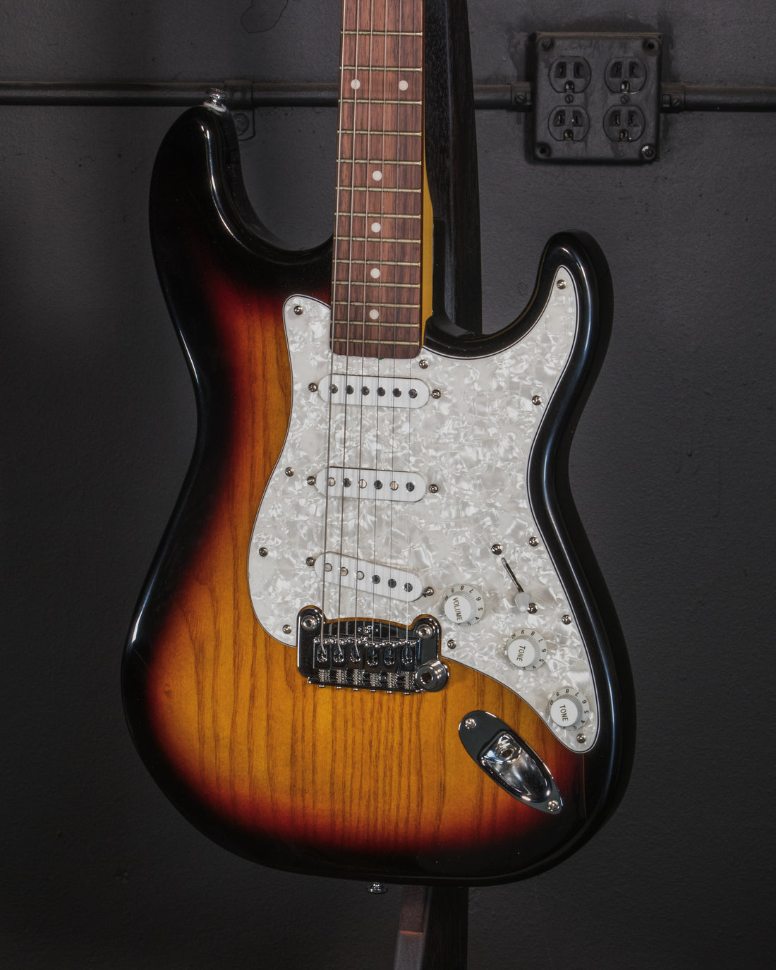 B-Stock Instruments - Tribute Legacy - 3-Tone Sunburst - RW
