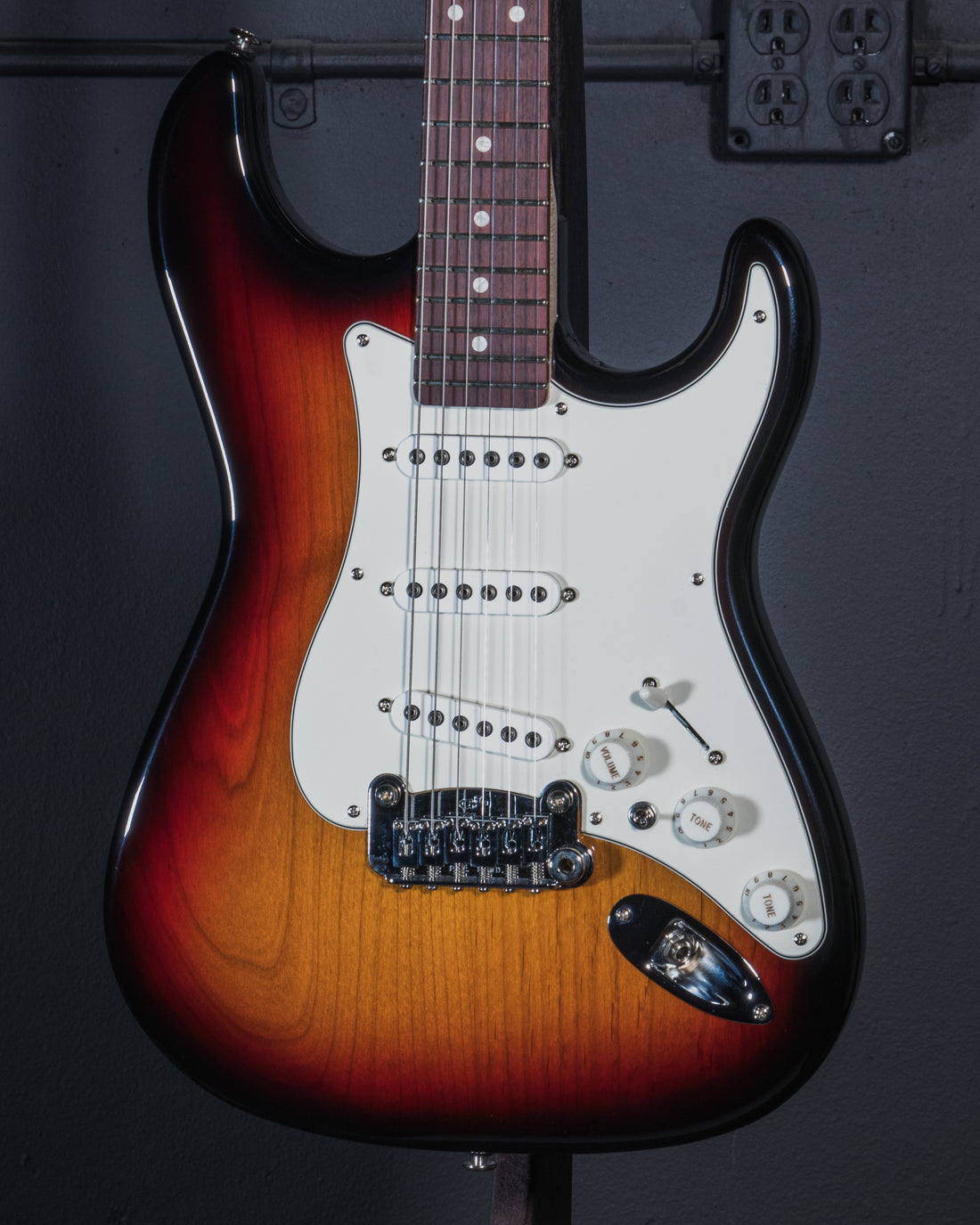 B-Stock Instruments - S-500 - 3-Tone Sunburst - RW