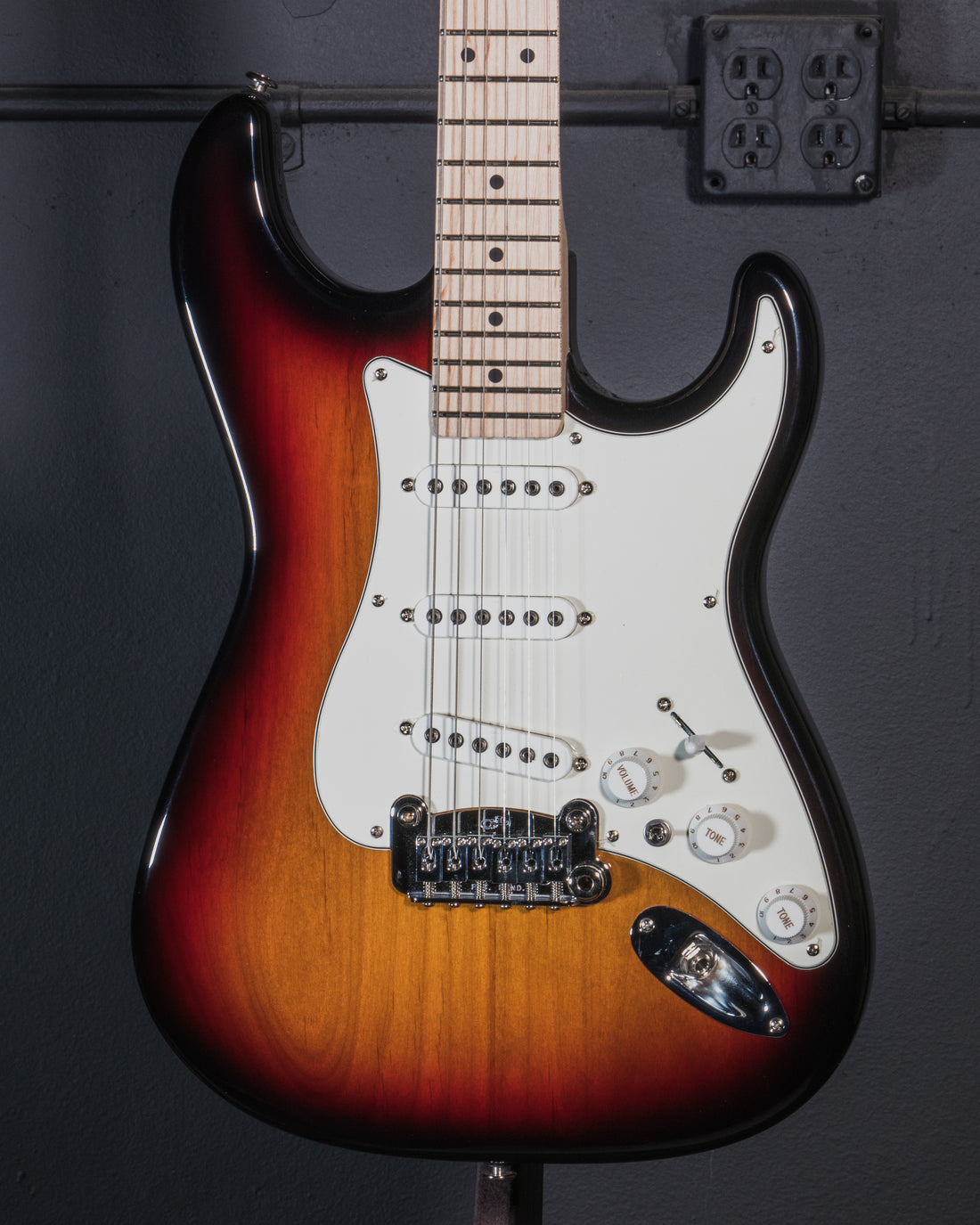 B-Stock Instruments - S-500 - 3-Tone Sunburst - RW